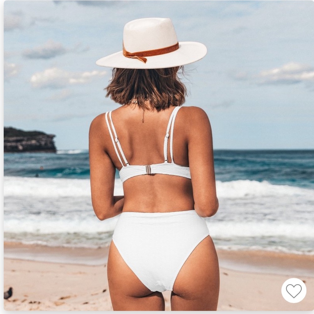Women’s Cupshe white ribbed two piece swim suit L - Picture 2 of 3